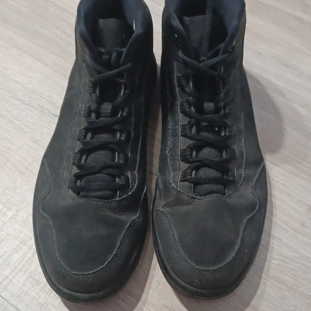 AIR JORDAN EXECUTIVE black sneakers.  Black mid top gym shoes.  Athleisure Urban